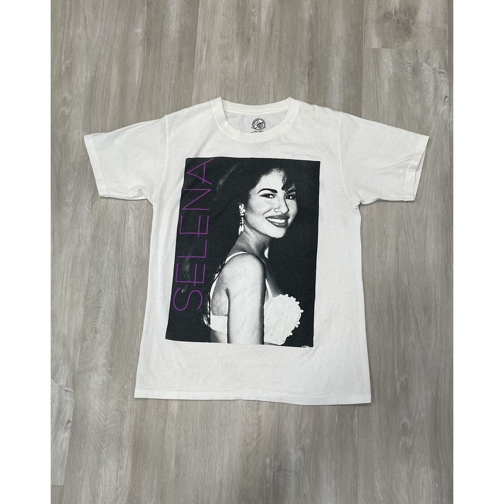 Selena‎ Quintanilla T-Shirt Size Small Short Sleeve Crew Neck Graphic Portrait